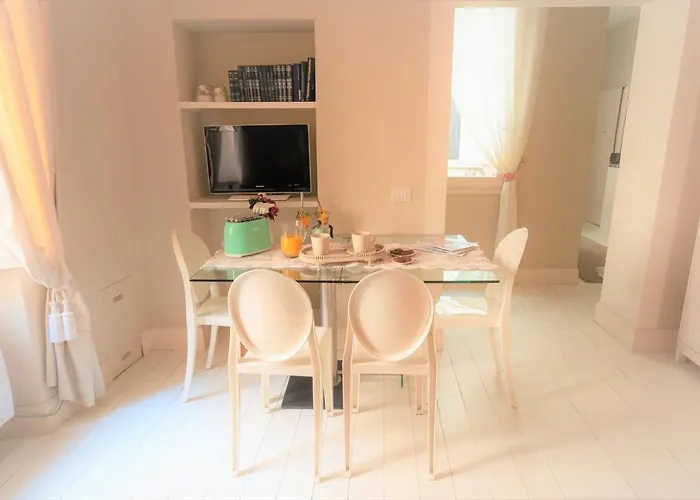 White شقة *