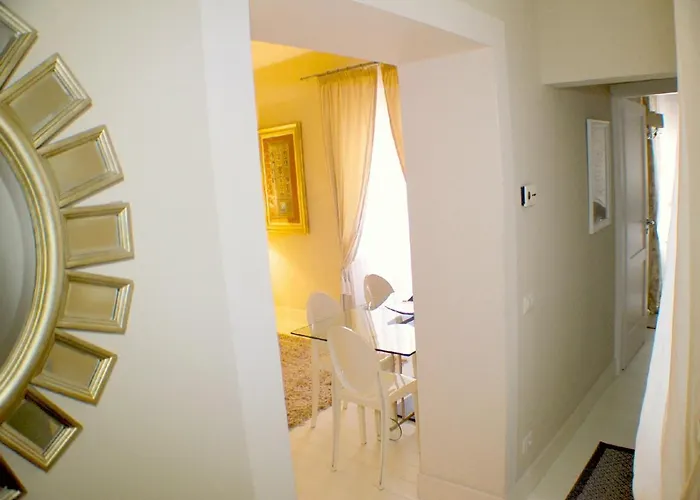 شقة White