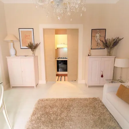 Apartament White