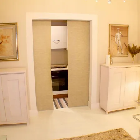 White * فلورنس