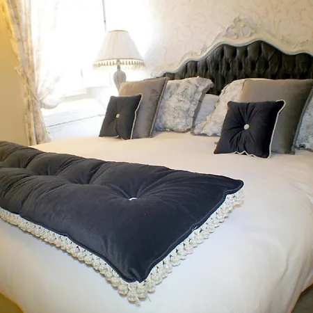 White شقة