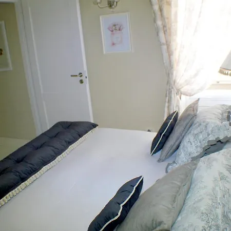 Apartament White *